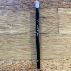 Wayne Goss Crease Eyeshadow Brush #17
